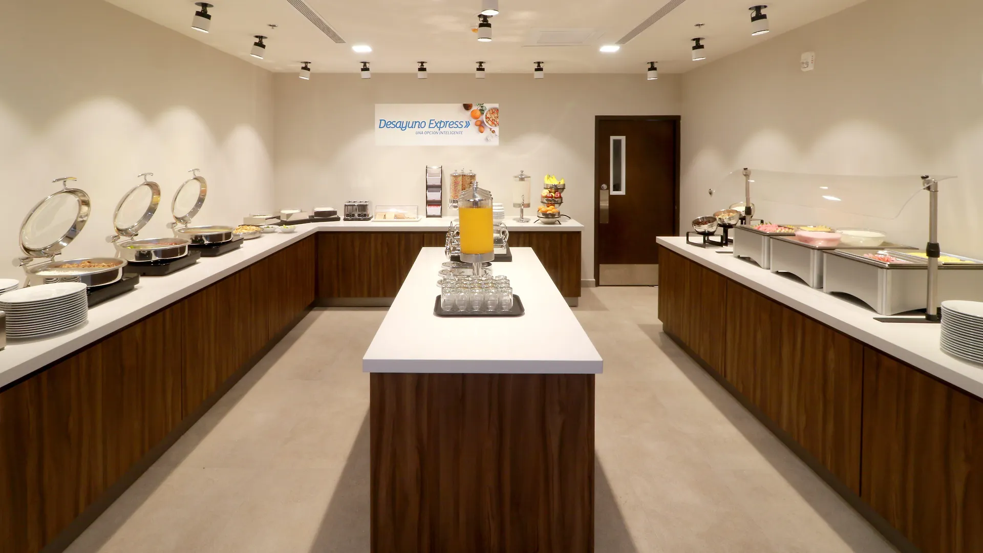 Holiday Inn Express & Suites - Playa Del Carmen By Ihg מלון