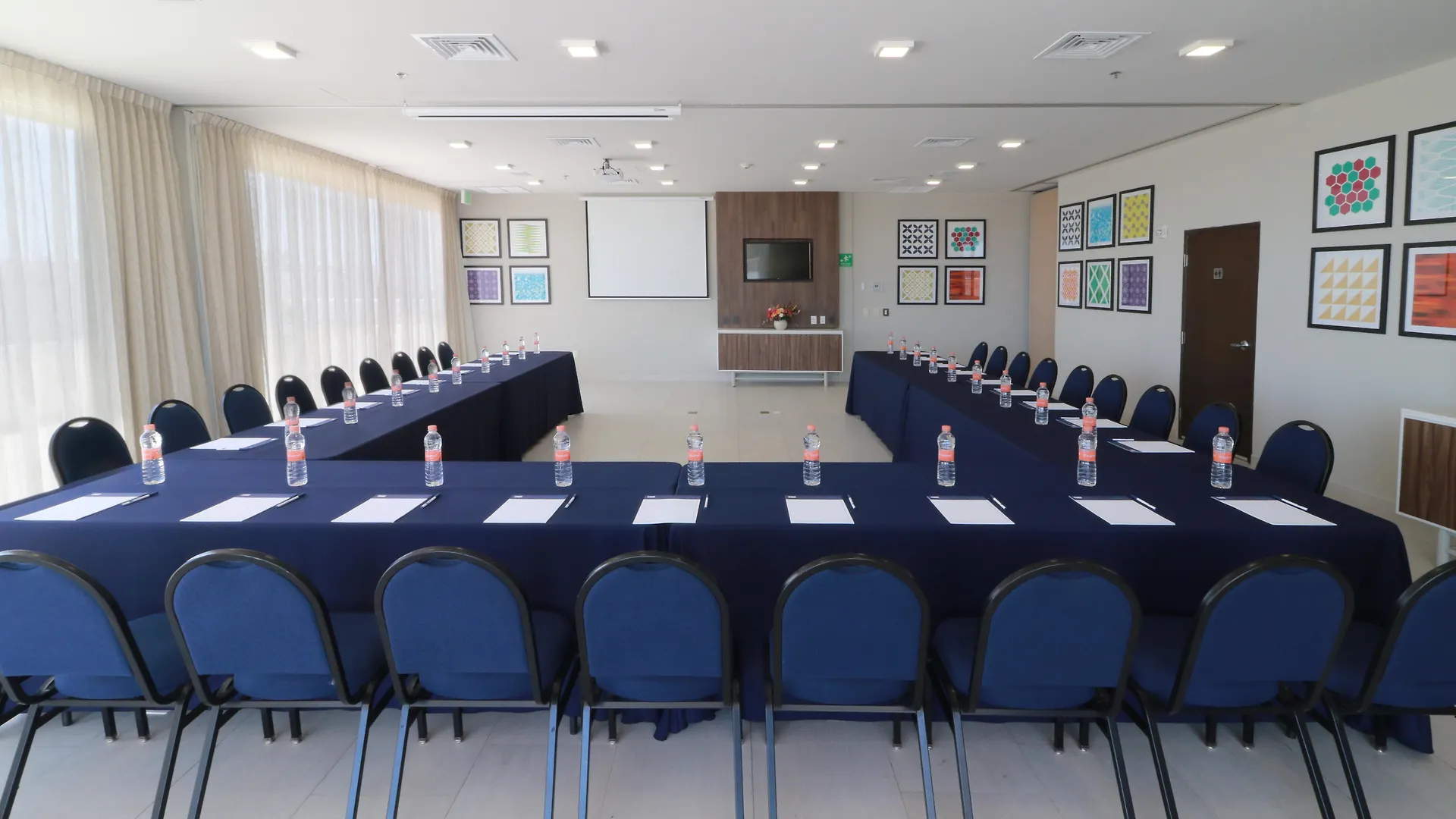 홀리데이 인 익스프레스 앤 스위트 플라야 델 카르멘 호텔 신데 델 카르멘